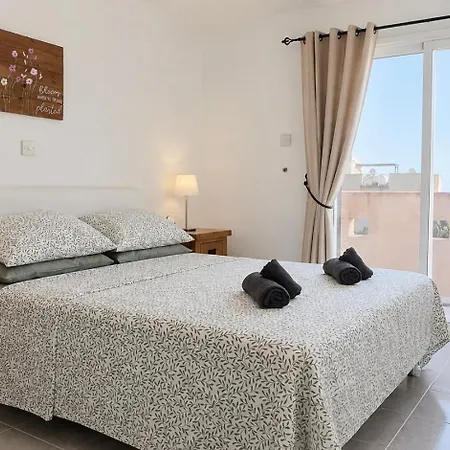 Peaceful On A Friendly Complex With Shared Pool And Great Location Peyia