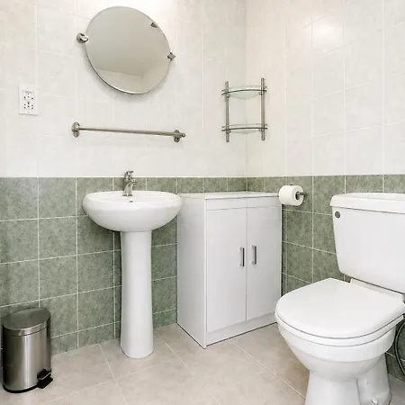 Peaceful On A Friendly Complex With Shared Pool And Great Location Peyia