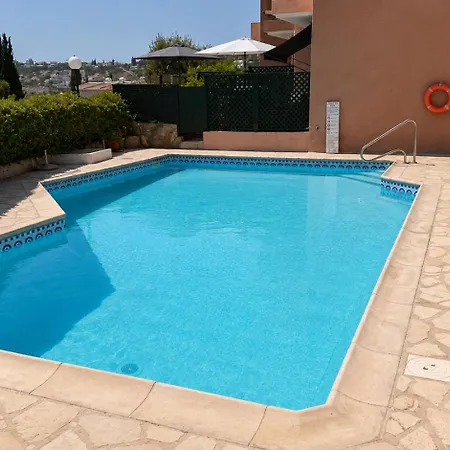 Peaceful On A Friendly Complex With Shared Pool And Great Location *