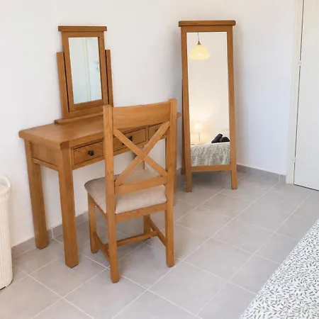 Peaceful On A Friendly Complex With Shared Pool And Great Location *