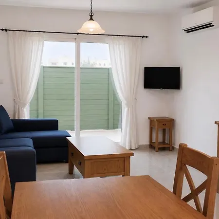 Peaceful On A Friendly Complex With Shared Pool And Great Location *